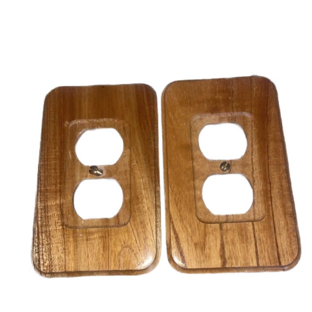 ⭐️2 vintage wooden receptacle plates